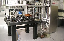 Как идет время в космосе: сравнение с Землей и использование атомных часов